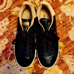 Adidas Stan Smith new sneakers size womens 8 Black with beige trim